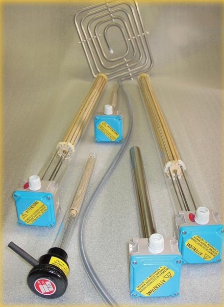 Single-pipe heaters for corrosive fluids